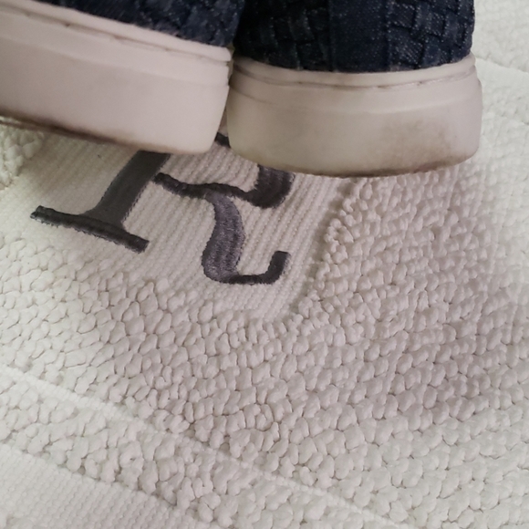 VINCE CAMUTO SNEAKERS - Picture 7 of 11